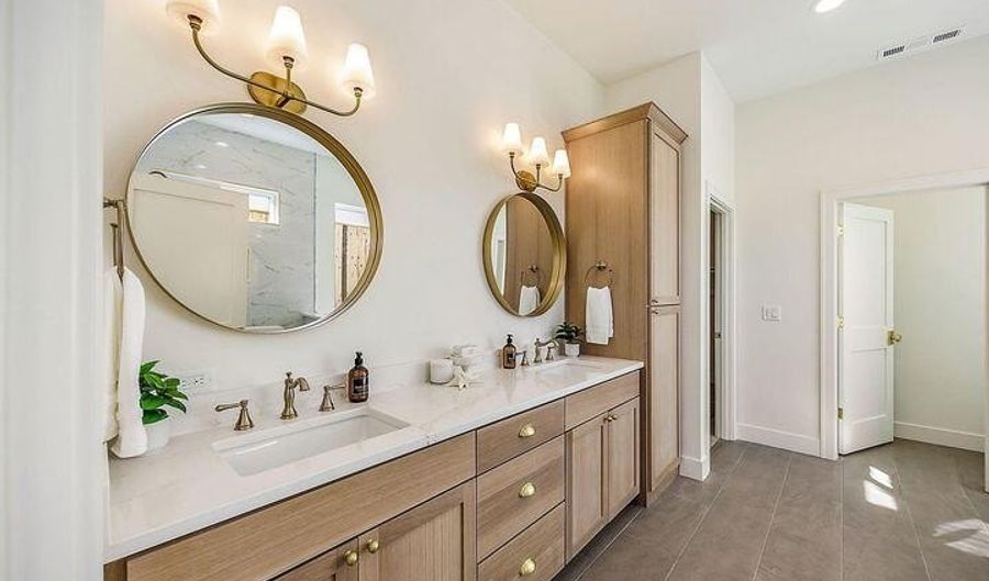 271 Cove Rd, Ashland, OR 97520 - 4 Beds, 4 Bath