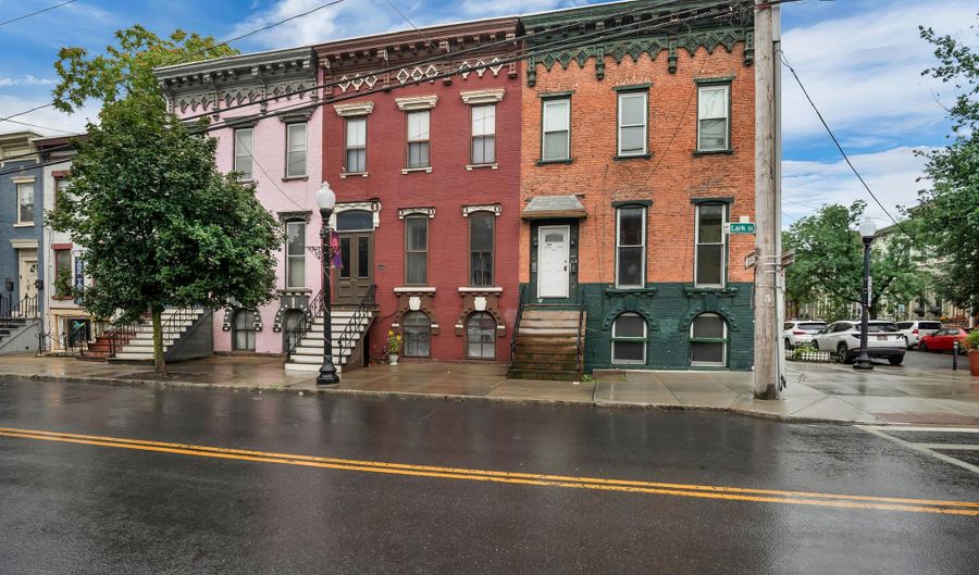 282 Lark St, Albany, NY 12210 - 3 Beds, 3 Bath