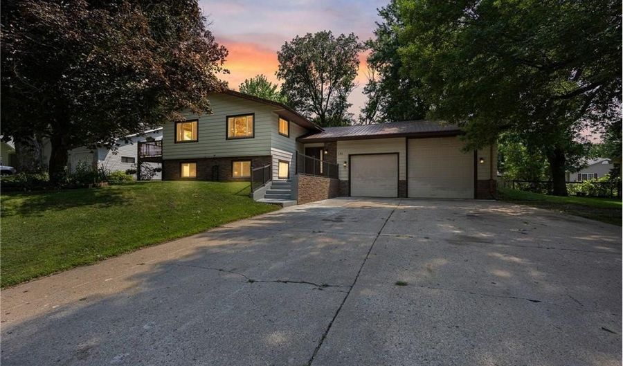 135 Knollwood St W, Annandale, MN 55302 - 3 Beds, 2 Bath