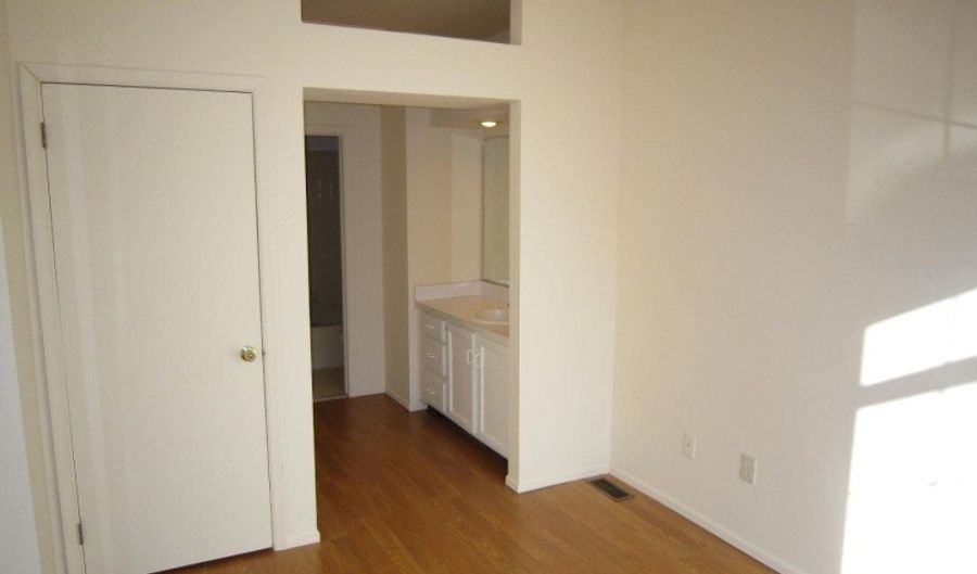 2 Birchwood Rd, Bedminster, NJ 07921 - 2 Beds, 3 Bath