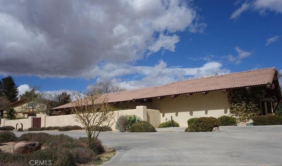 15201 Pocahantas, Apple Valley, CA 92307 - 3 Beds, 3 Bath