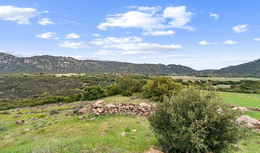 42292 Tenaja Truck Trl, Fallbrook, CA 92028 - 4 Beds, 4 Bath