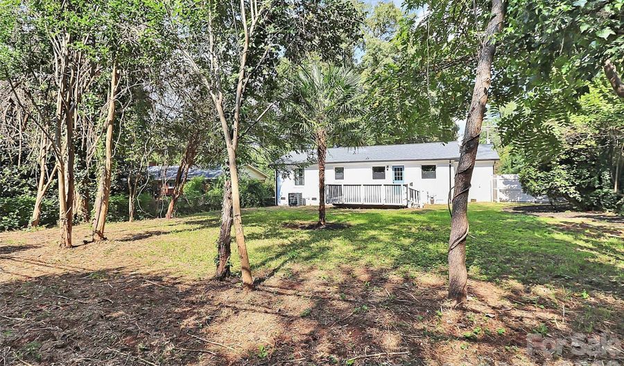 2038 Sandhurst Dr, Charlotte, NC 28205 - 3 Beds, 2 Bath