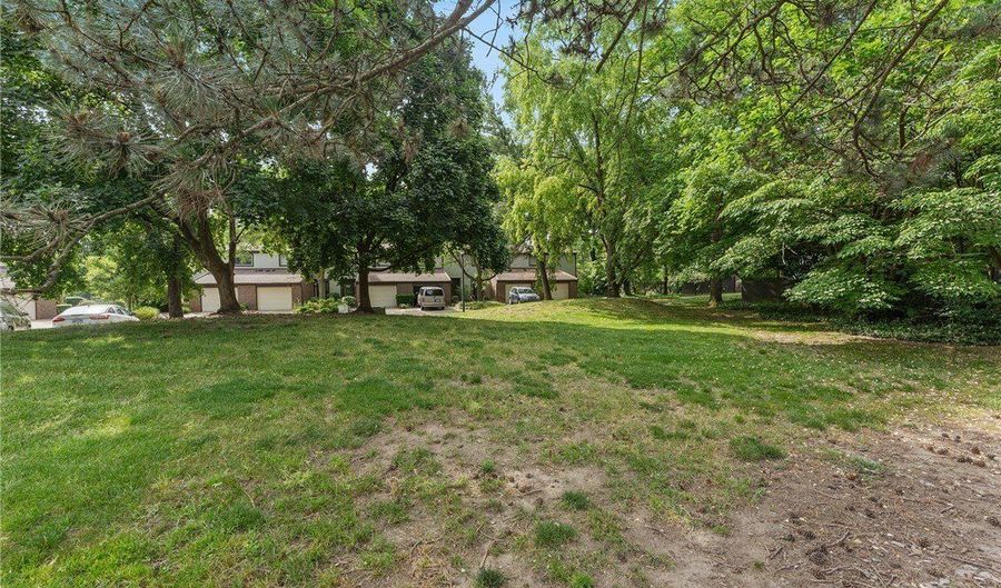 931 Trimble Dr, Akron, OH 44307 - 2 Beds, 2 Bath