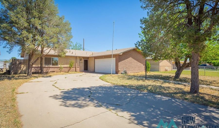 709 W Gayle St, Roswell, NM 88203 - 3 Beds, 2 Bath