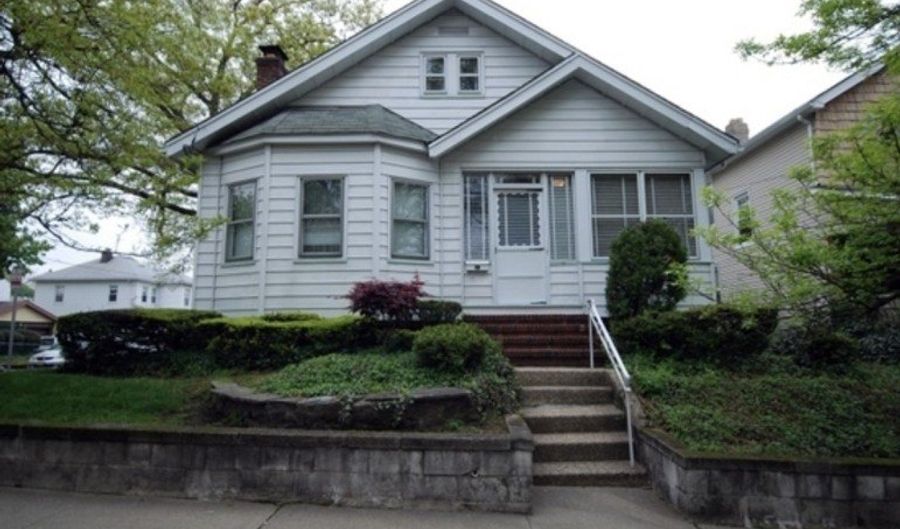 124 Overlook Ave, Belleville, NJ 07109 - 2 Beds, 1 Bath