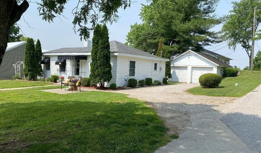 138 N Harrison St, Bloomfield, IN 47424 - 2 Beds, 1 Bath