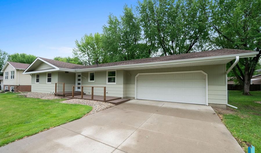 1912 E Sylvan Cir, Brandon, SD 57005 - 3 Beds, 2 Bath