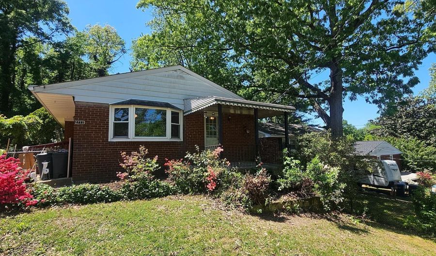 2711 GROVETON St, Alexandria, VA 22306 - 3 Beds, 2 Bath