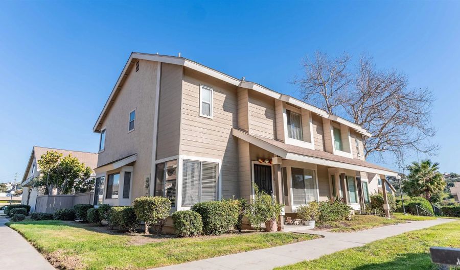 7483 Tooma St B, San Diego, CA 92139 - 3 Beds, 3 Bath