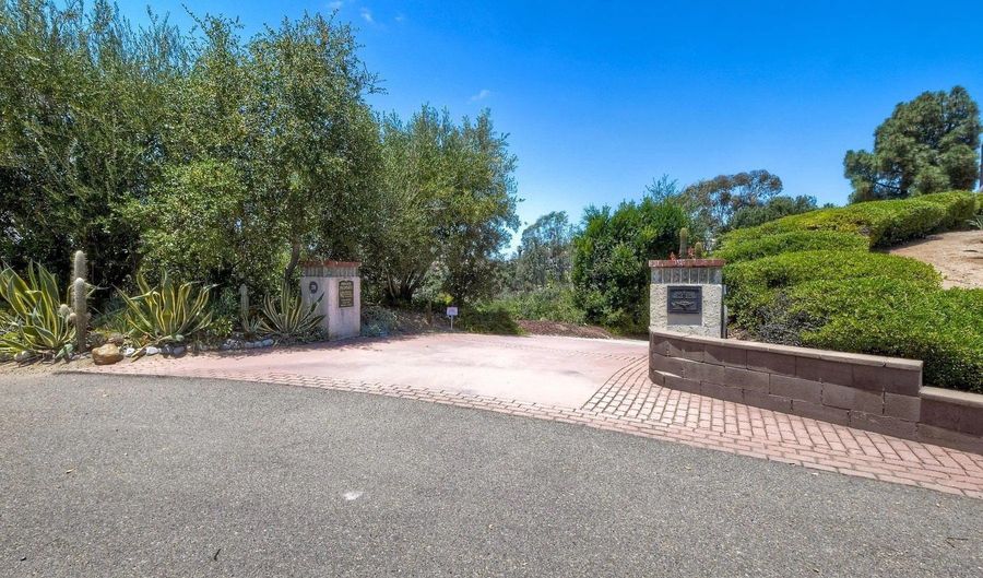 338 Merrywood, Escondido, CA 92025 - 4 Beds, 4 Bath