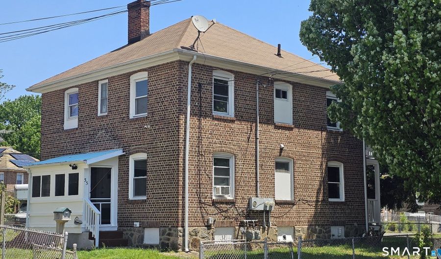 7 Horace St, Bridgeport, CT 06610 - 4 Beds, 2 Bath
