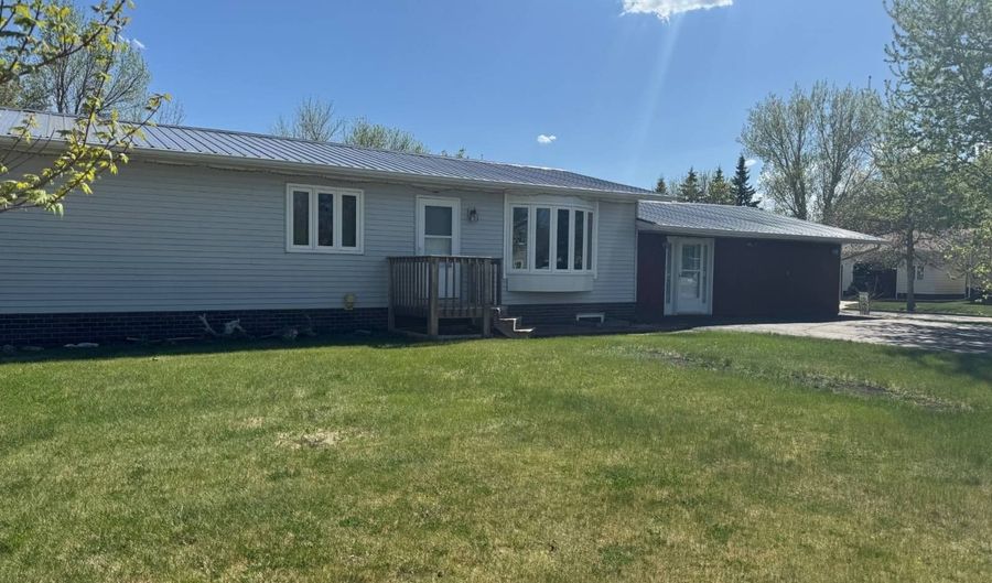 613 Vera St, Bottineau, ND 58318 - 4 Beds, 3 Bath