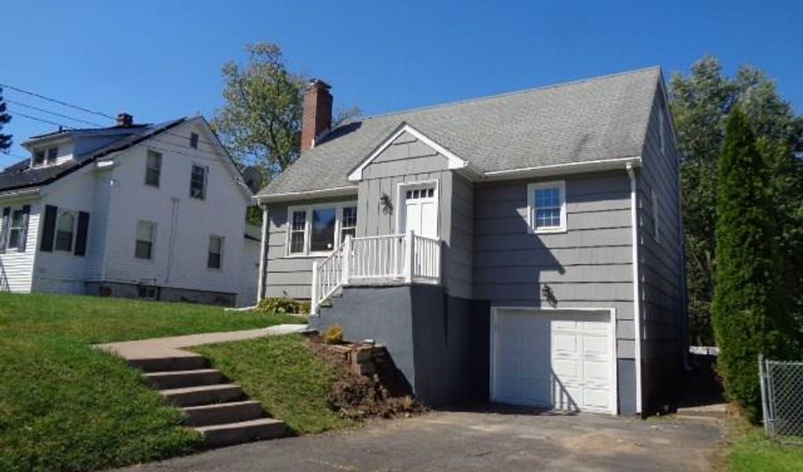 6 Preston St, East Hartford, CT 06108 - 3 Beds, 2 Bath