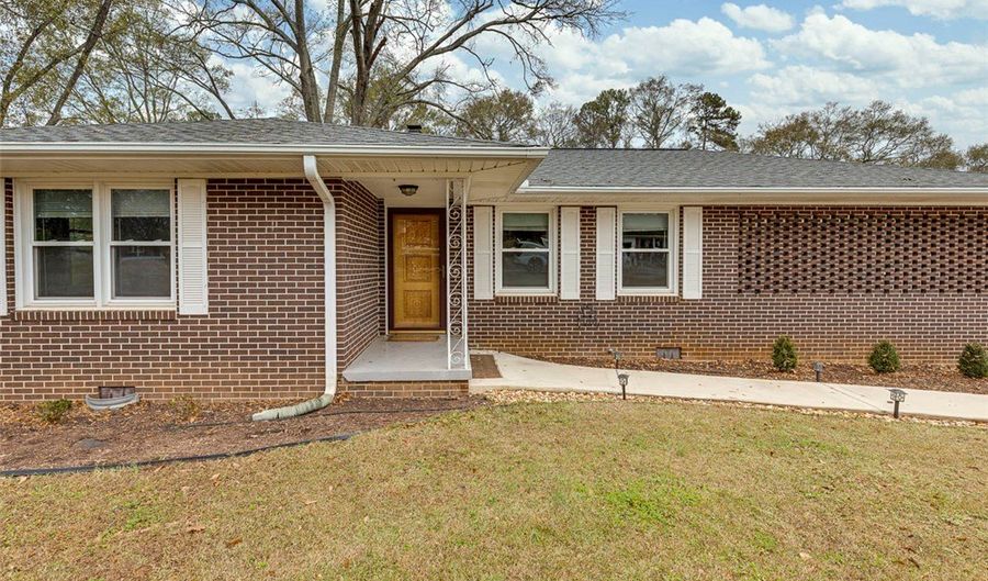 208 Brentwood Cir, Anderson, SC 29625 - 3 Beds, 2 Bath