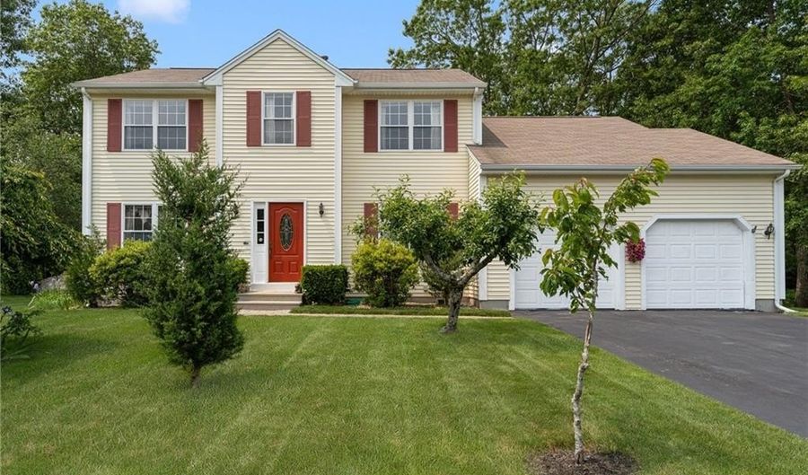 52 GINGER Trl, Coventry, RI 02816 - 3 Beds, 2 Bath