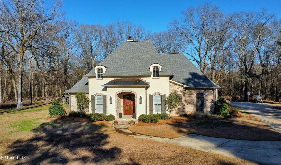 112 Old Stage Coach Ln, Canton, MS 39046 - 4 Beds, 4 Bath