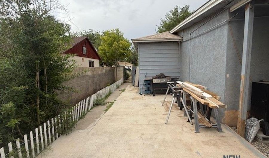 905 N Alameda St, Carlsbad, NM 88220 - 3 Beds, 2 Bath