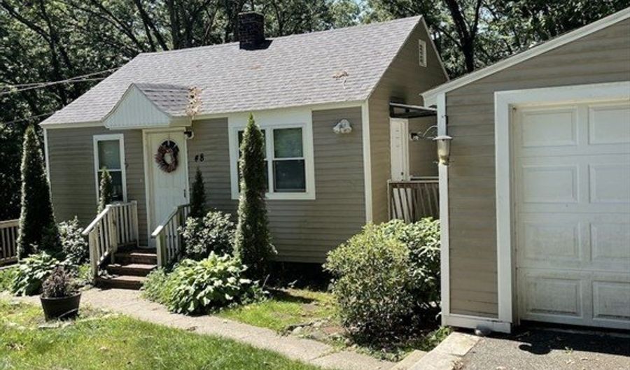 48 County Rd, Andover, MA 01810 - 2 Beds, 2 Bath