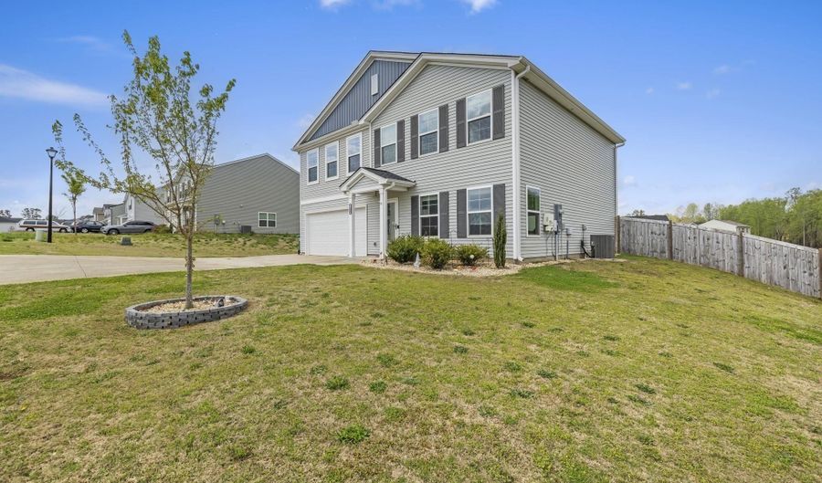 7239 Clemie Ct, Boiling Springs, SC 29316 - 4 Beds, 3 Bath