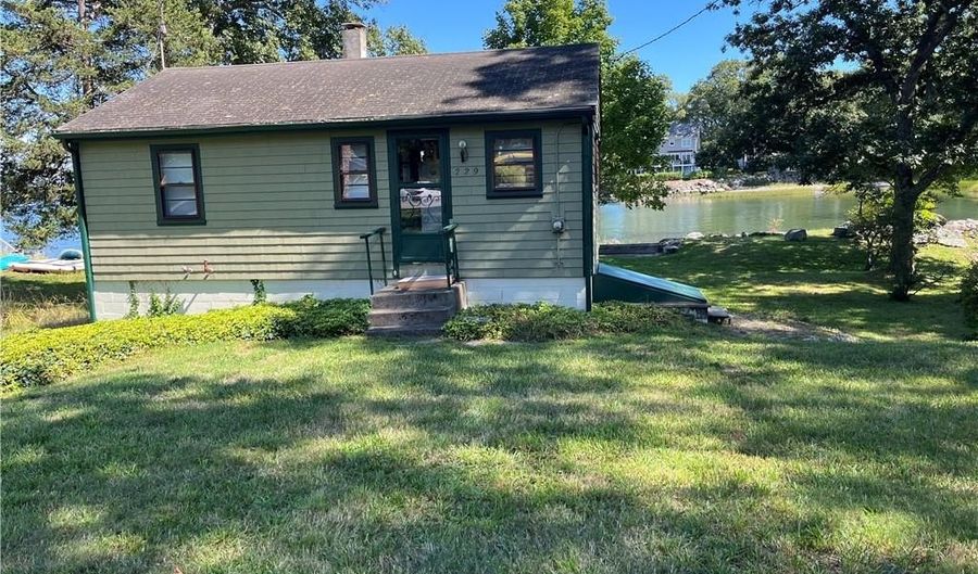 229 Earle Dr, North Kingstown, RI 02852 - 2 Beds, 1 Bath