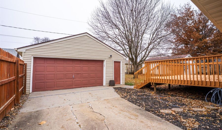 103 12th St SE, Altoona, IA 50009 - 2 Beds, 1 Bath