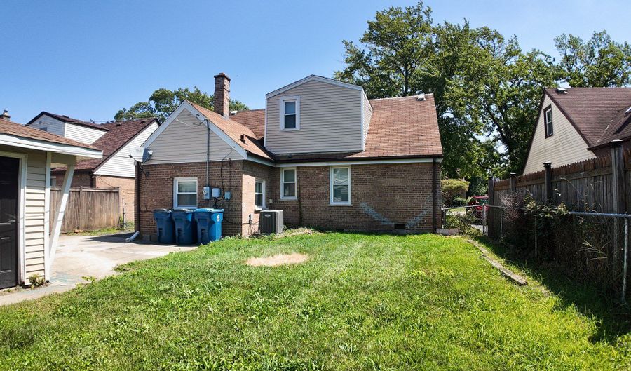 11604 S Kenneth Ave, Alsip, IL 60803 - 4 Beds, 2 Bath