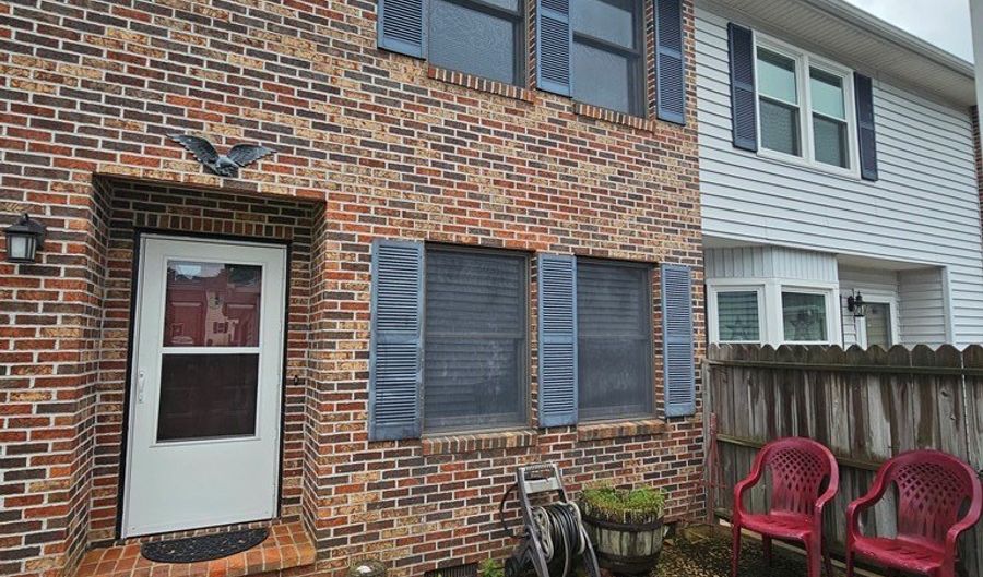 934 Beverly Dr, Abingdon, VA 24210 - 2 Beds, 3 Bath