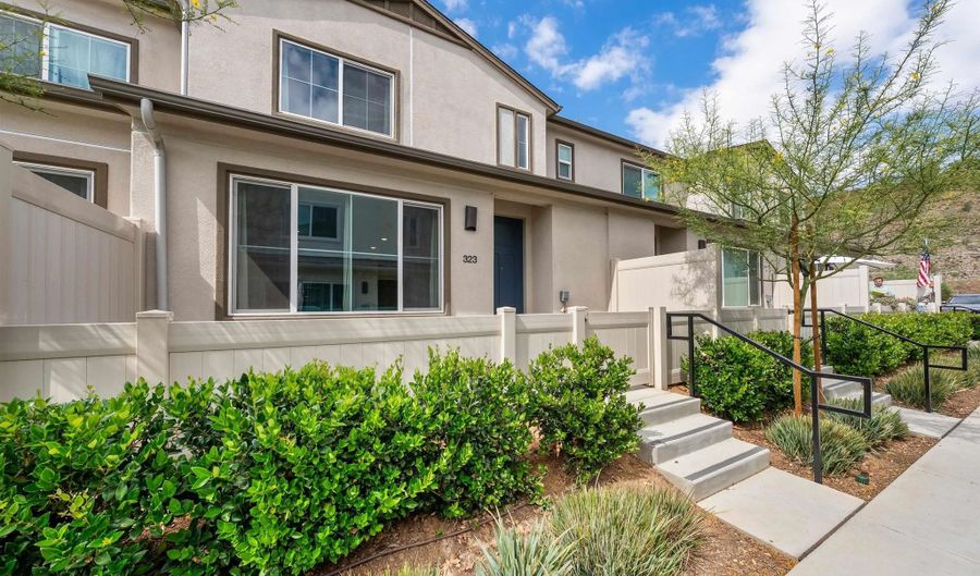 323 Satsuma Trl, Fallbrook, CA 92028 - 2 Beds, 3 Bath