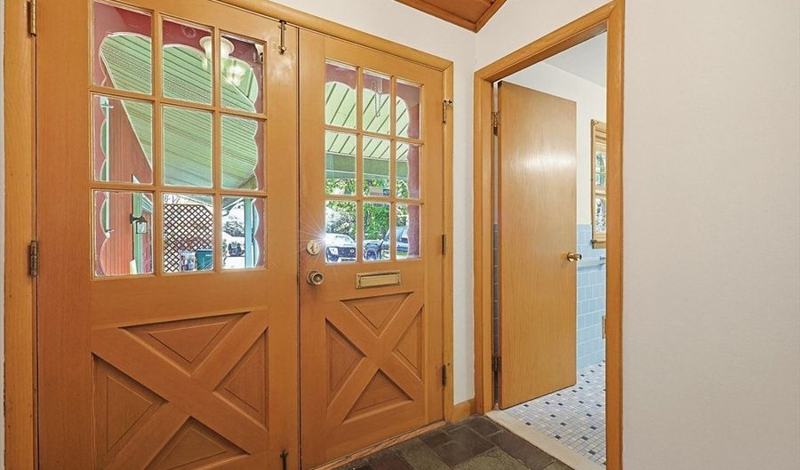 21 Daggett Rd, Attleboro, MA 02703 - 5 Beds, 3 Bath