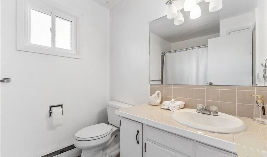 102 S Santa Fe Dr, Billings, MT 59102 - 5 Beds, 2 Bath