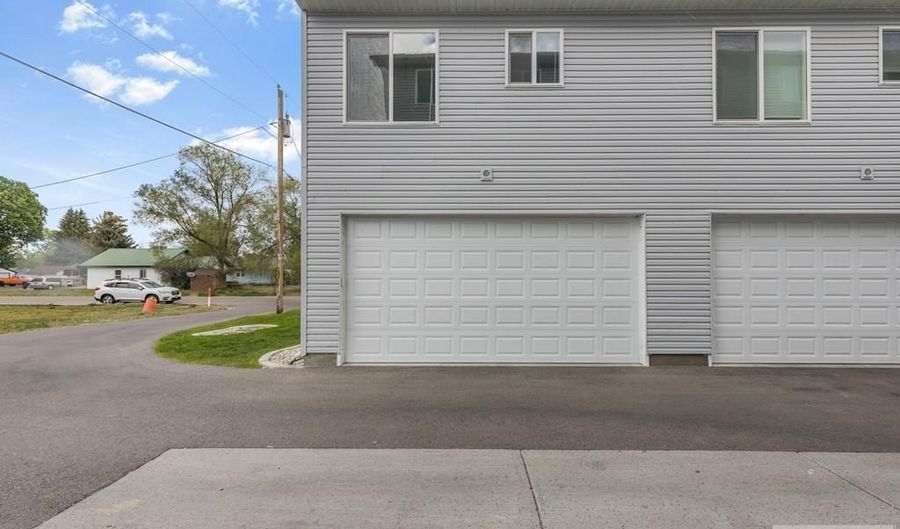 676 E Court St #101, Blackfoot, ID 83221 - 3 Beds, 3 Bath