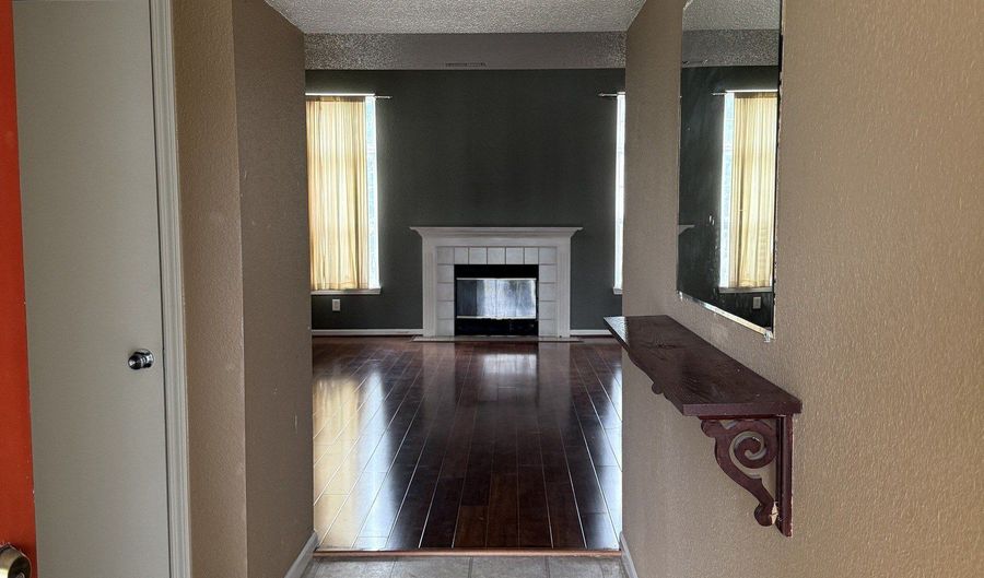 8152 Maple Stream Ln, Indianapolis, IN 46217 - 3 Beds, 3 Bath