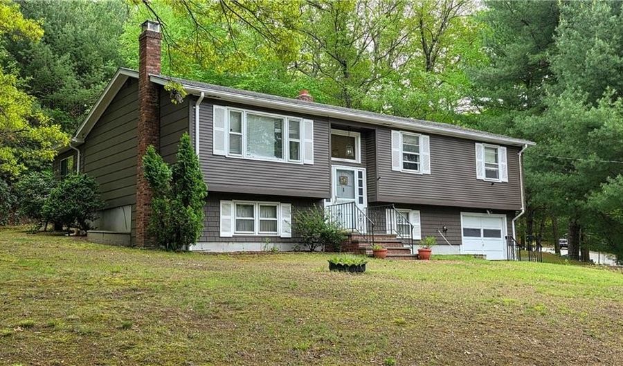 22 Winsor Ave, Johnston, RI 02919 - 3 Beds, 2 Bath