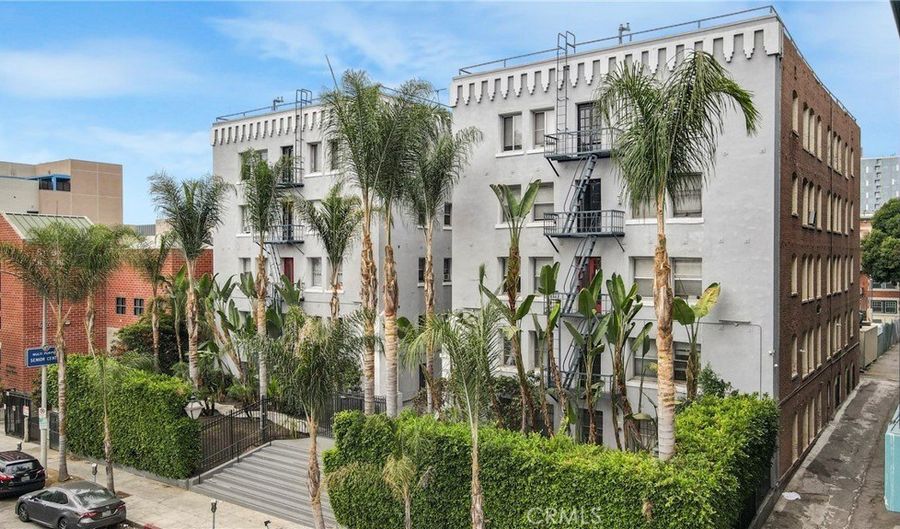667 S Carondelet St, Los Angeles, CA 90057 - 1 Beds, 2 Bath