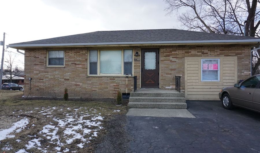 2044 Green Bay Rd, North Chicago, IL 60064 - 2 Beds, 2 Bath