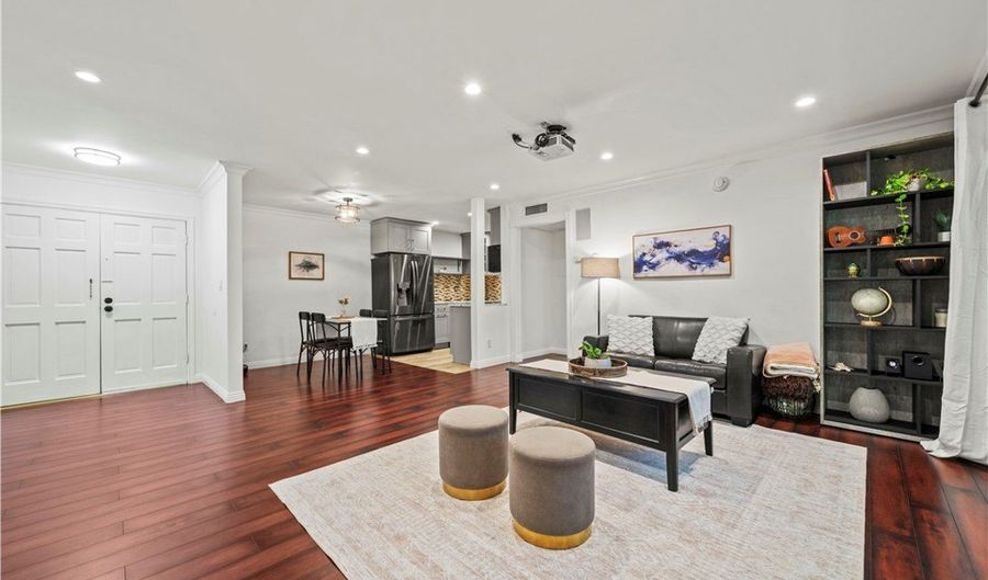 5215 Balboa Blvd 203, Encino, CA 91316 - 2 Beds, 2 Bath