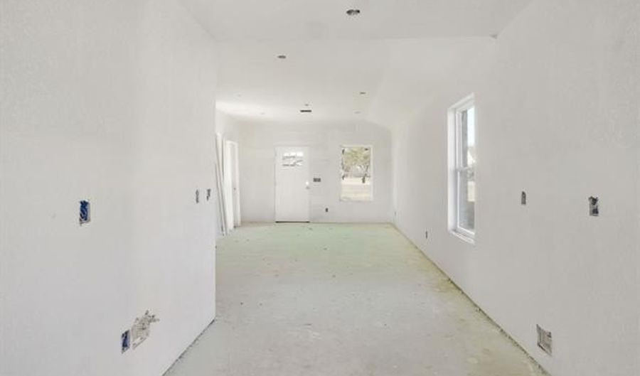 702 W 6th St, Atoka, OK 74525 - 3 Beds, 2 Bath