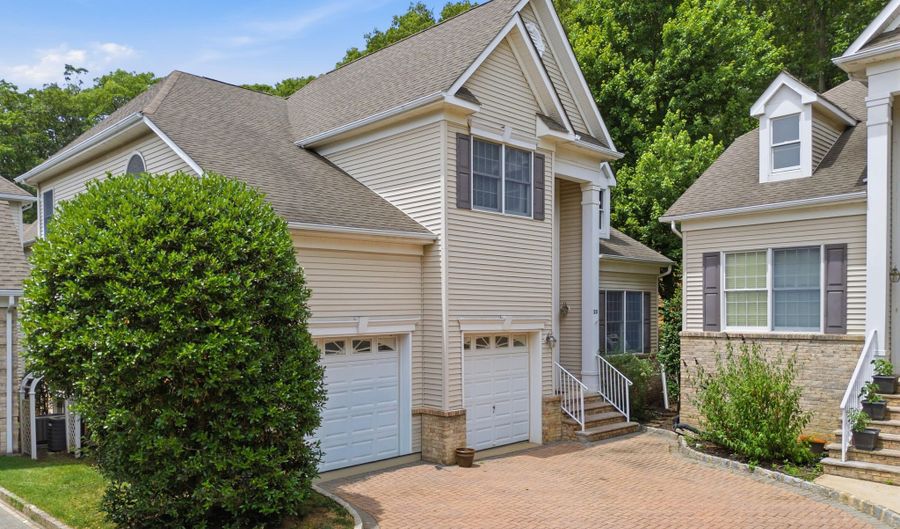 25 Brittany Ct, Atlantic Highlands, NJ 07716 - 3 Beds, 3 Bath