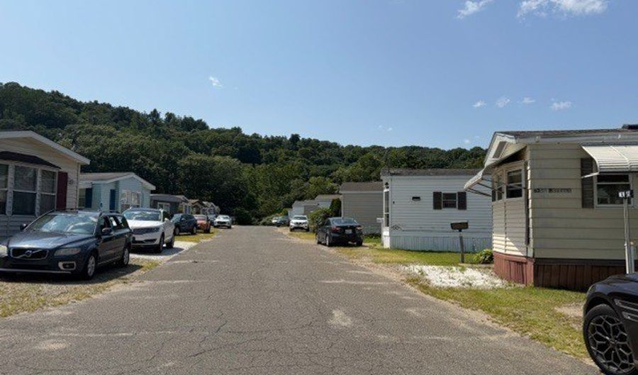 6 New St, Beacon Falls, CT 06403 - 2 Beds, 1 Bath