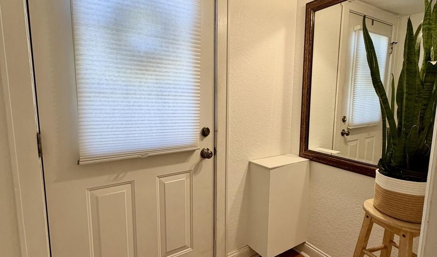 111 SW 14th Ave, Aberdeen, SD 57401 - 3 Beds, 2 Bath