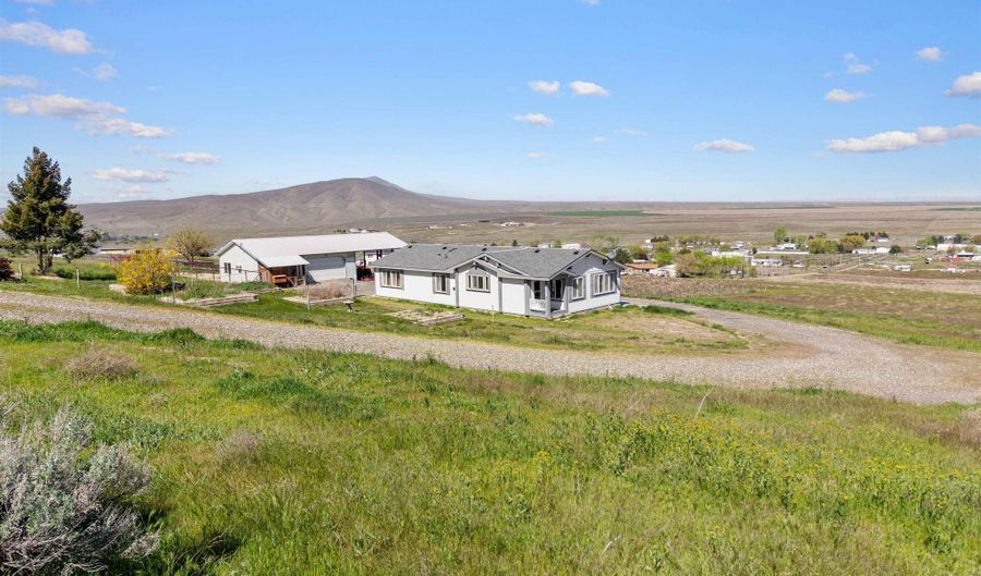 67425 N Lob Ln, Benton City, WA 99320 - 3 Beds, 2 Bath
