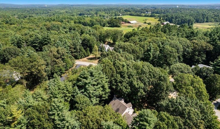62 Lyford Ln, Brentwood, NH 03885 - 4 Beds, 3 Bath