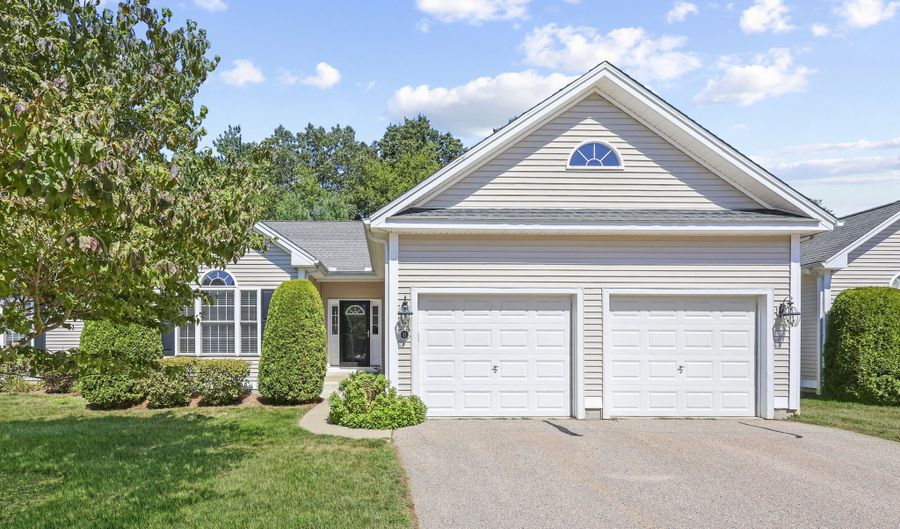 11 Village Ct 11, Colchester, CT 06415 - 2 Beds, 3 Bath