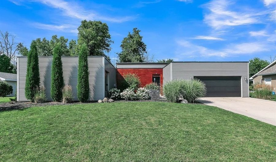 5520 W Cedar Crest Ct, Appleton, WI 54914 - 3 Beds, 3 Bath