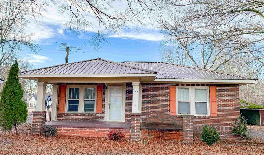 327 Guntersville Rd, Arab, AL 35016 - 2 Beds, 1 Bath