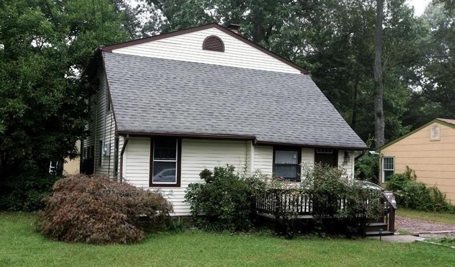 223 Riverside Dr, Bayville, NJ 08721 - 5 Beds, 2 Bath