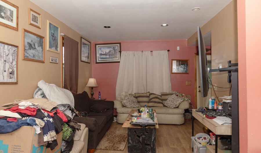 103 W 3rd Ave N, Aurora, MN 55705 - 1 Beds, 2 Bath