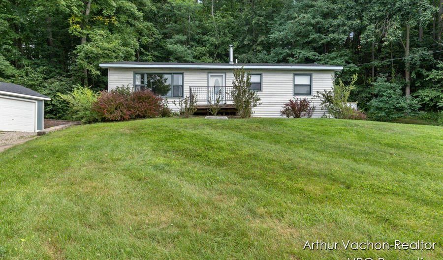 9089 Fulton St E, Ada, MI 49301 - 3 Beds, 2 Bath