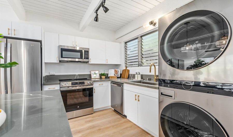4906 Kilauea Ave 2, Honolulu, HI 96816 - 2 Beds, 2 Bath
